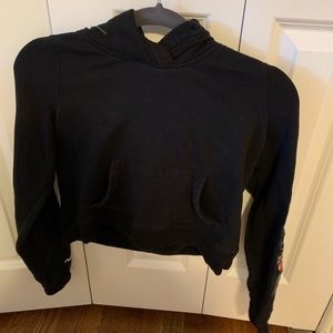 hollister cropped black and roses hoodie
